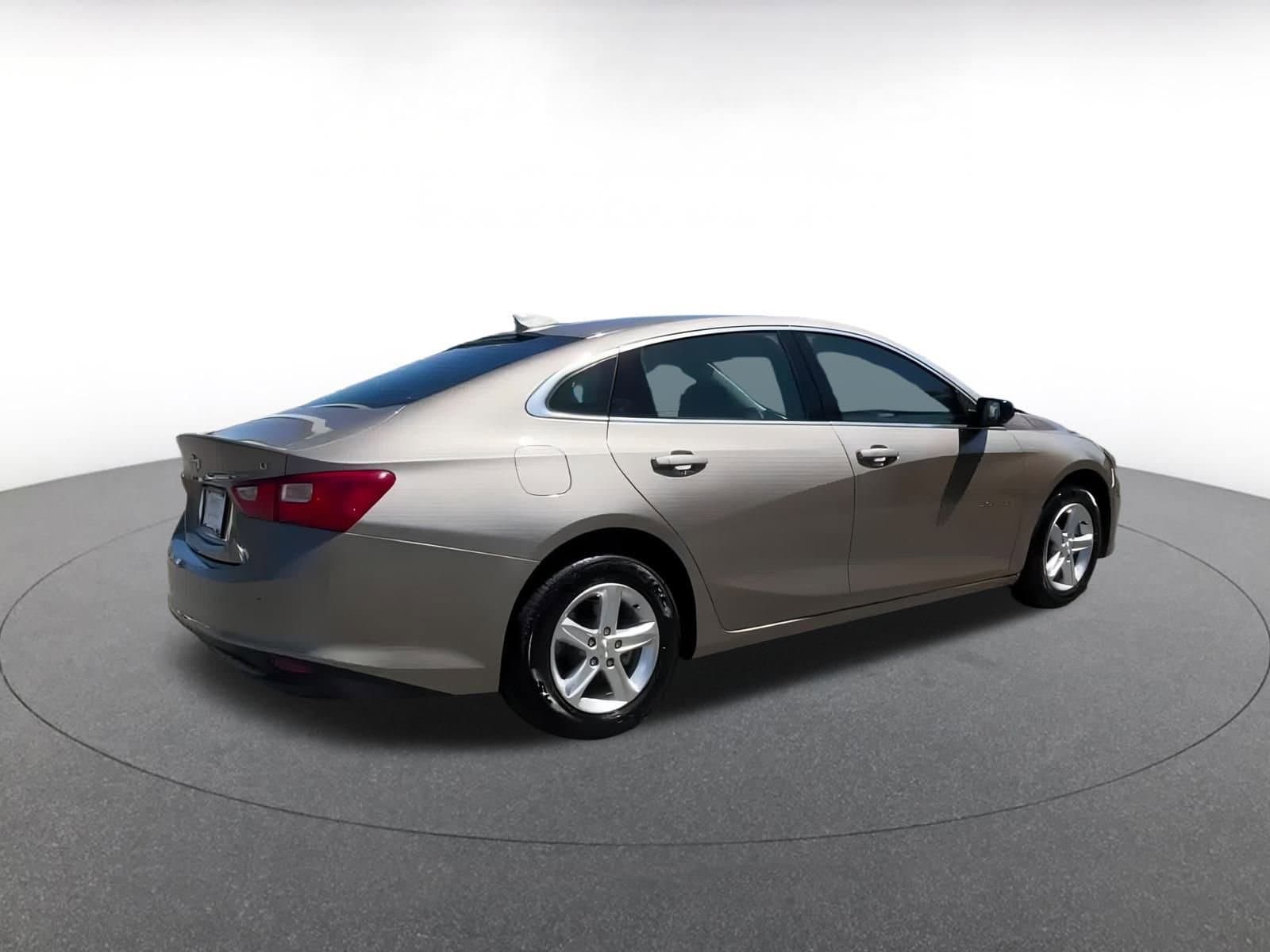 Thumbnail: 2023 Chevrolet Malibu - 12