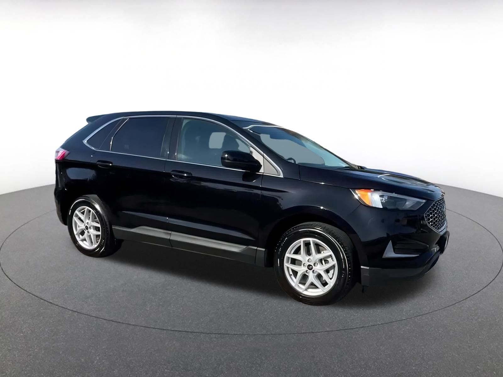 Thumbnail: 2023 Ford Edge - 2