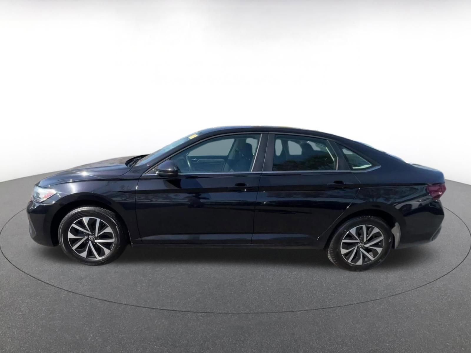 Thumbnail: 2024 Volkswagen Jetta - 10