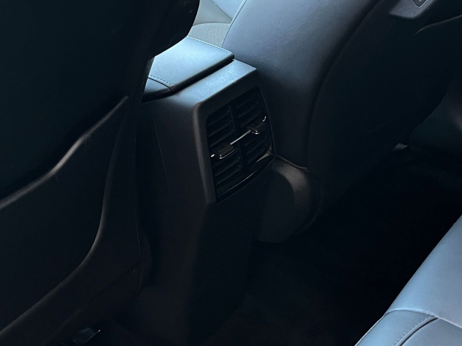 Thumbnail: 2023 Kia Niro - 24