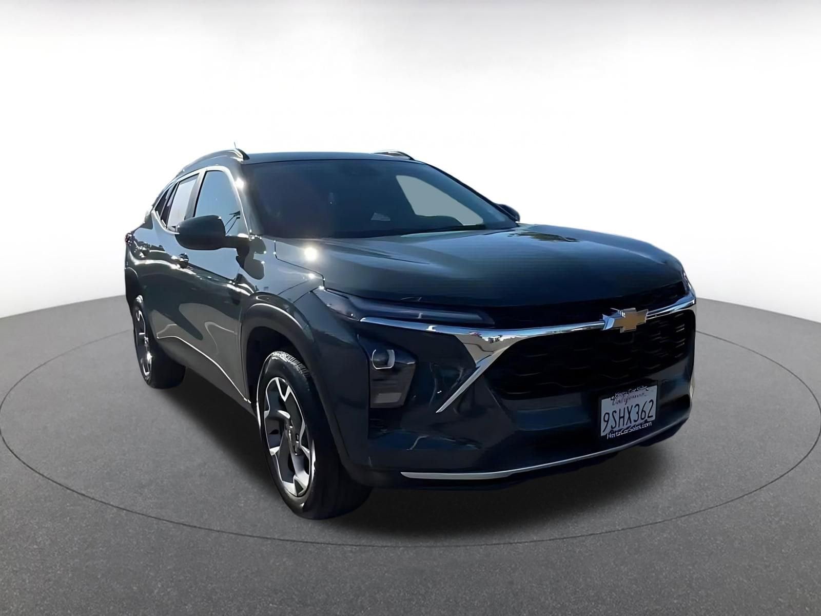 Thumbnail: 2025 Chevrolet Trax - 3