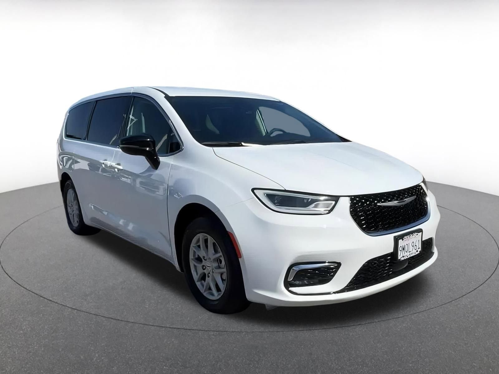 2024 Chrysler Pacifica Touring L 2