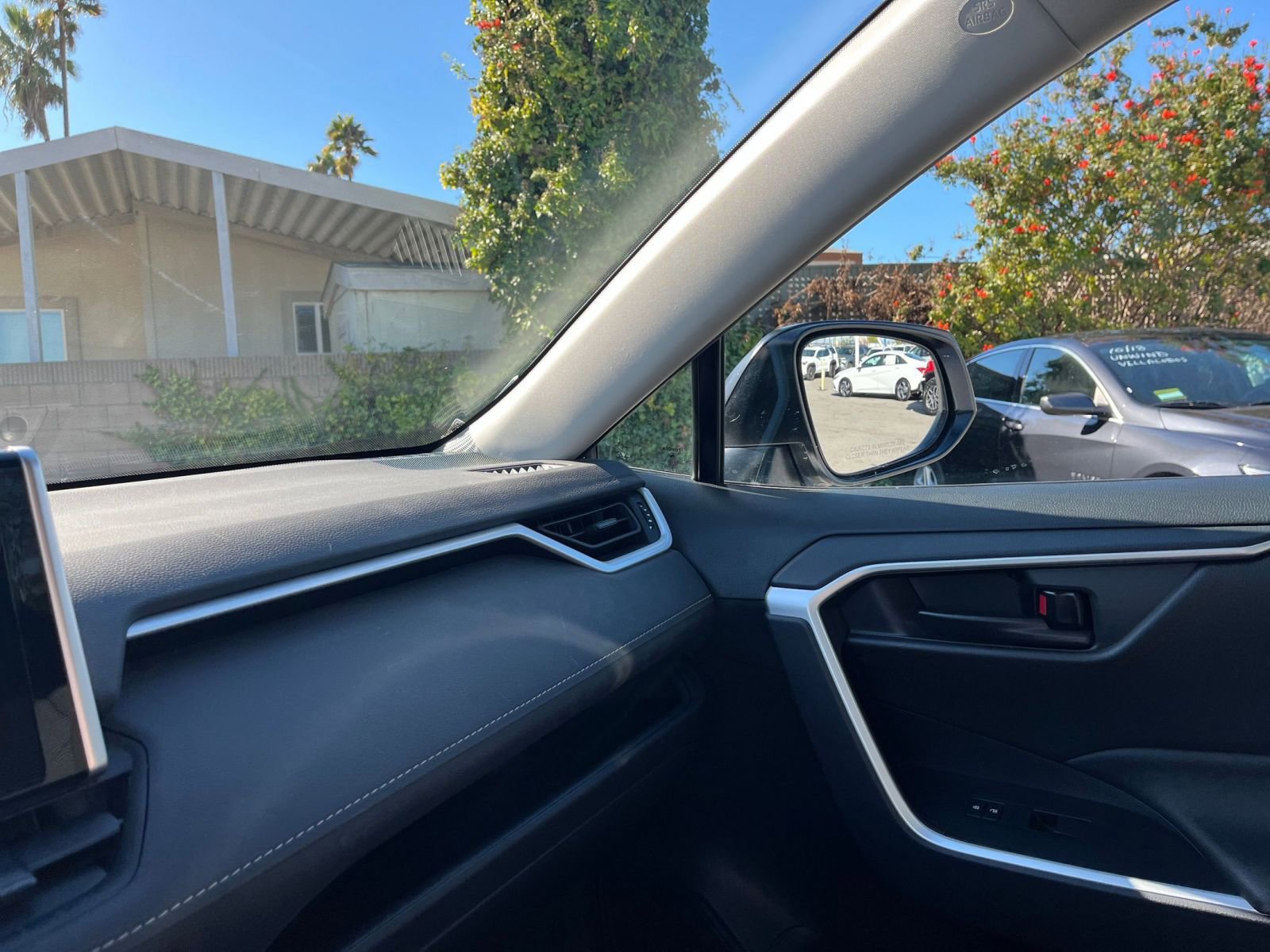 Thumbnail: 2025 Toyota RAV4 - 35