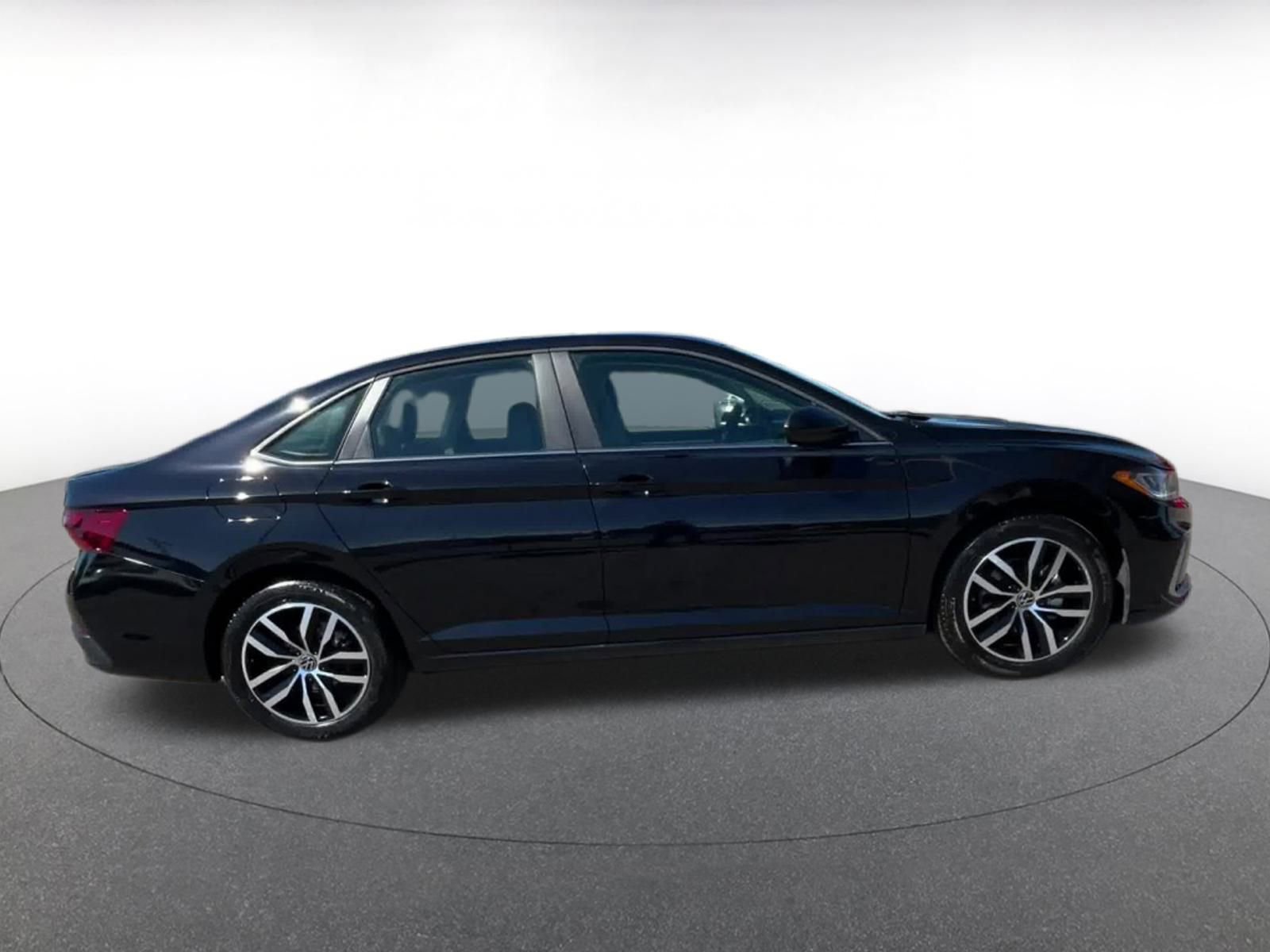 Thumbnail: 2025 Volkswagen Jetta - 16