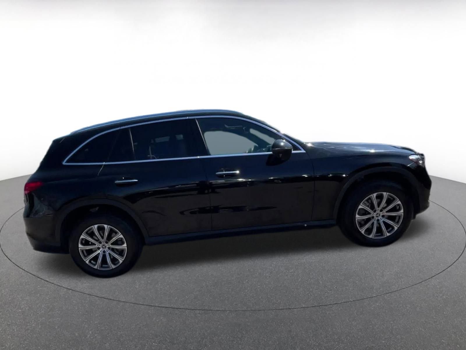 Thumbnail: 2024 Mercedes-Benz GLC - 16