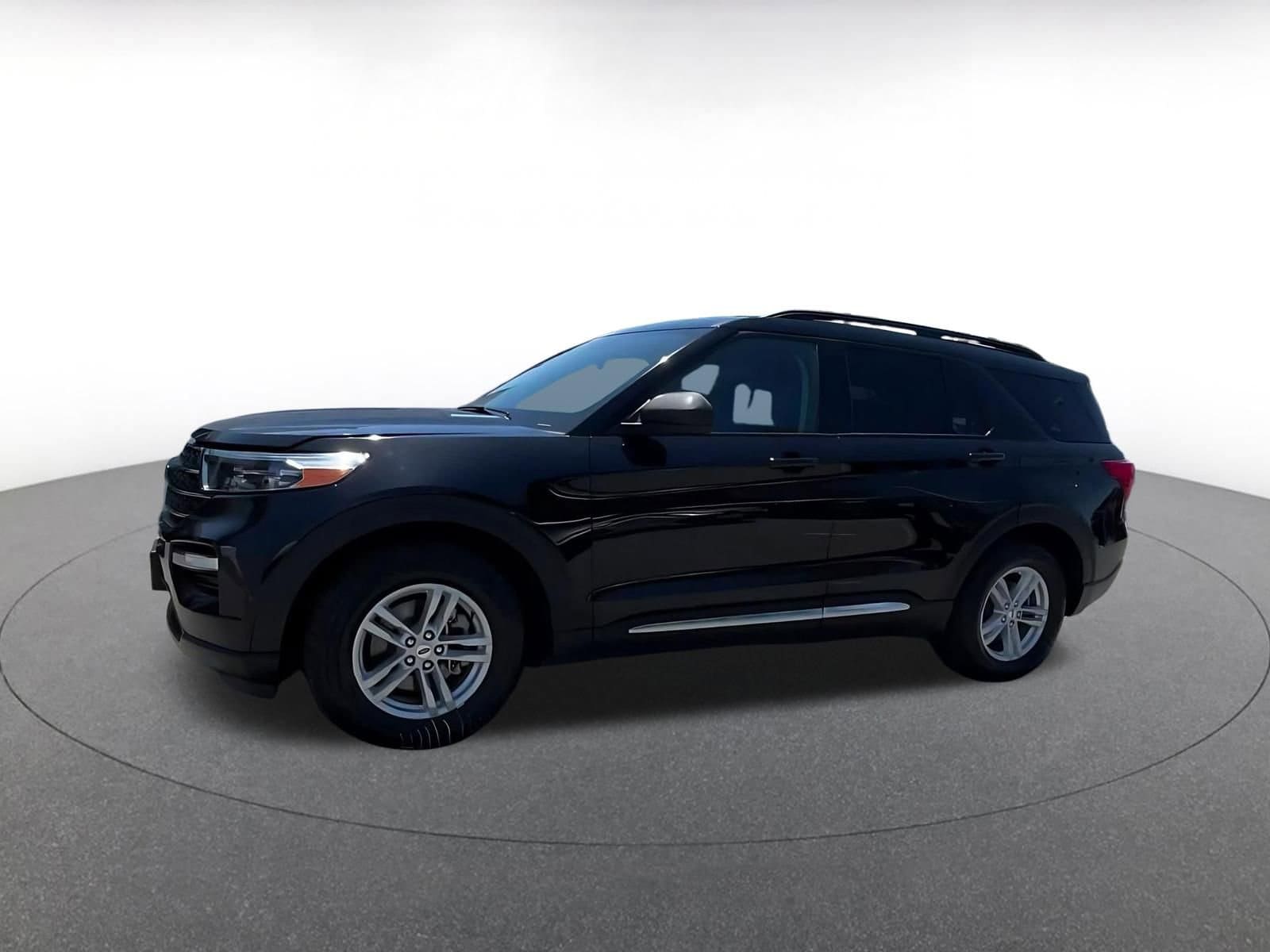 Thumbnail: 2023 Ford Explorer - 8