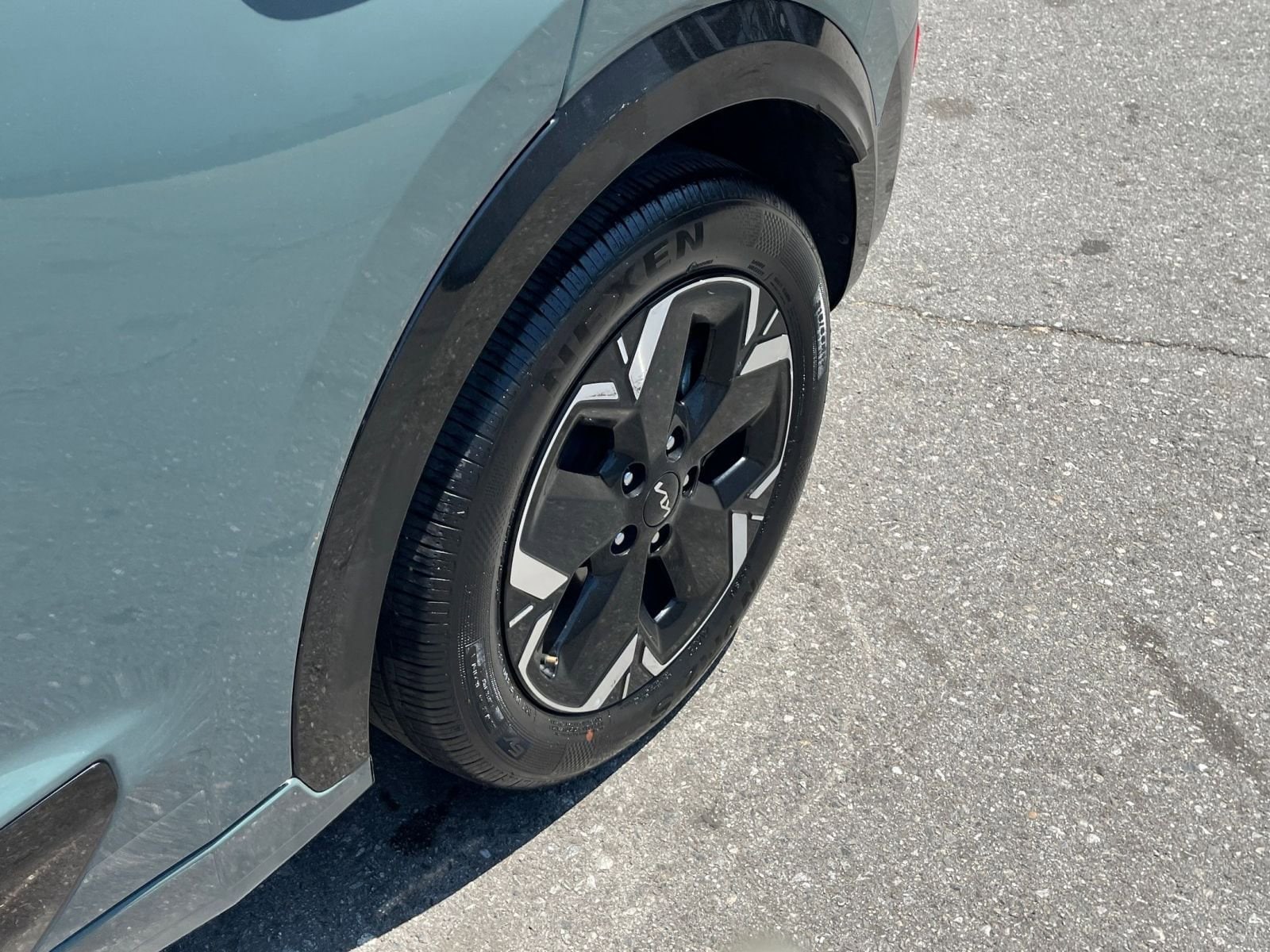 Thumbnail: 2023 Kia Niro - 29