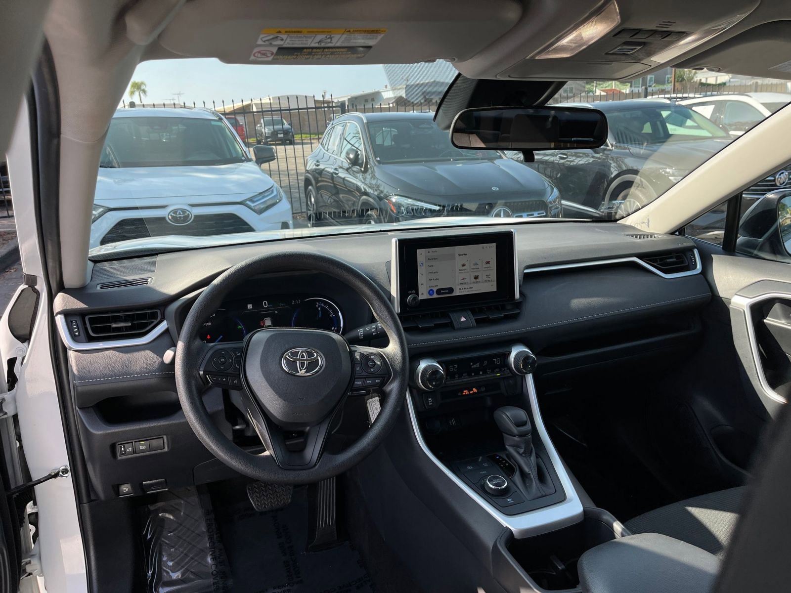 Thumbnail: 2025 Toyota RAV4 - 33