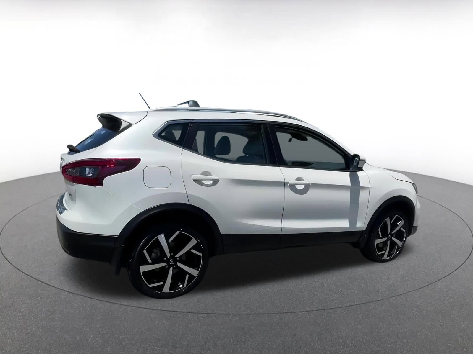 Thumbnail: 2022 Nissan Rogue Sport - 12