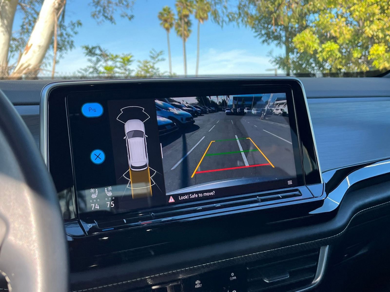 Thumbnail: 2025 Volkswagen Atlas - 17