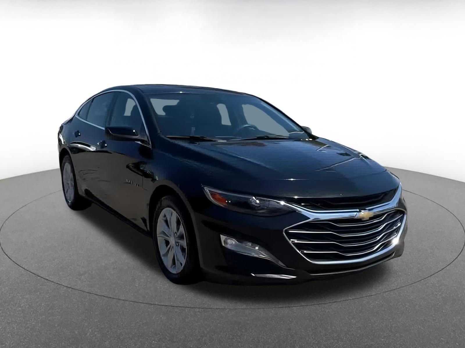 Thumbnail: 2023 Chevrolet Malibu - 3