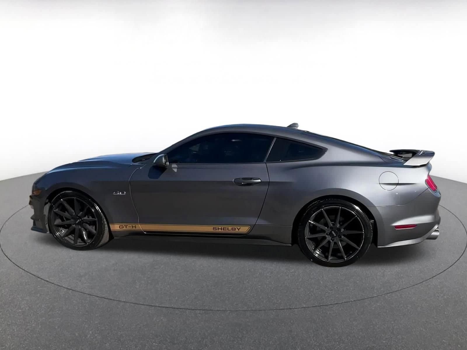 2022 Ford Mustang  7