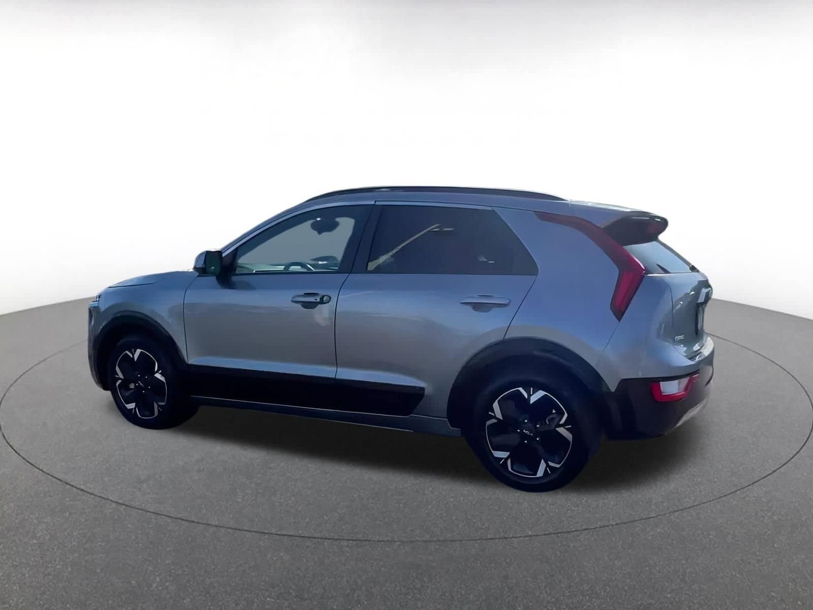 Thumbnail: 2023 Kia Niro - 8