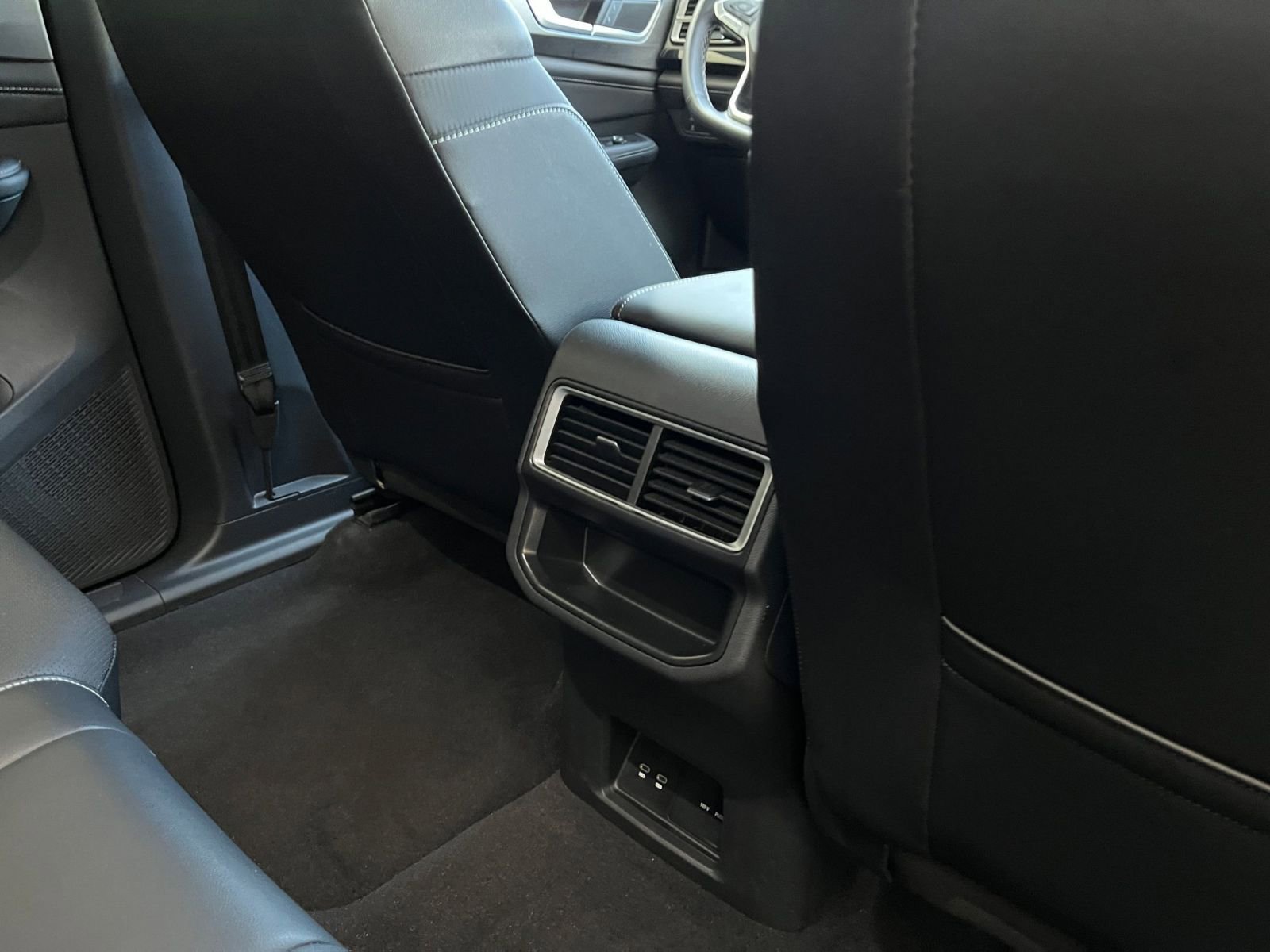 Thumbnail: 2025 Volkswagen Atlas - 24