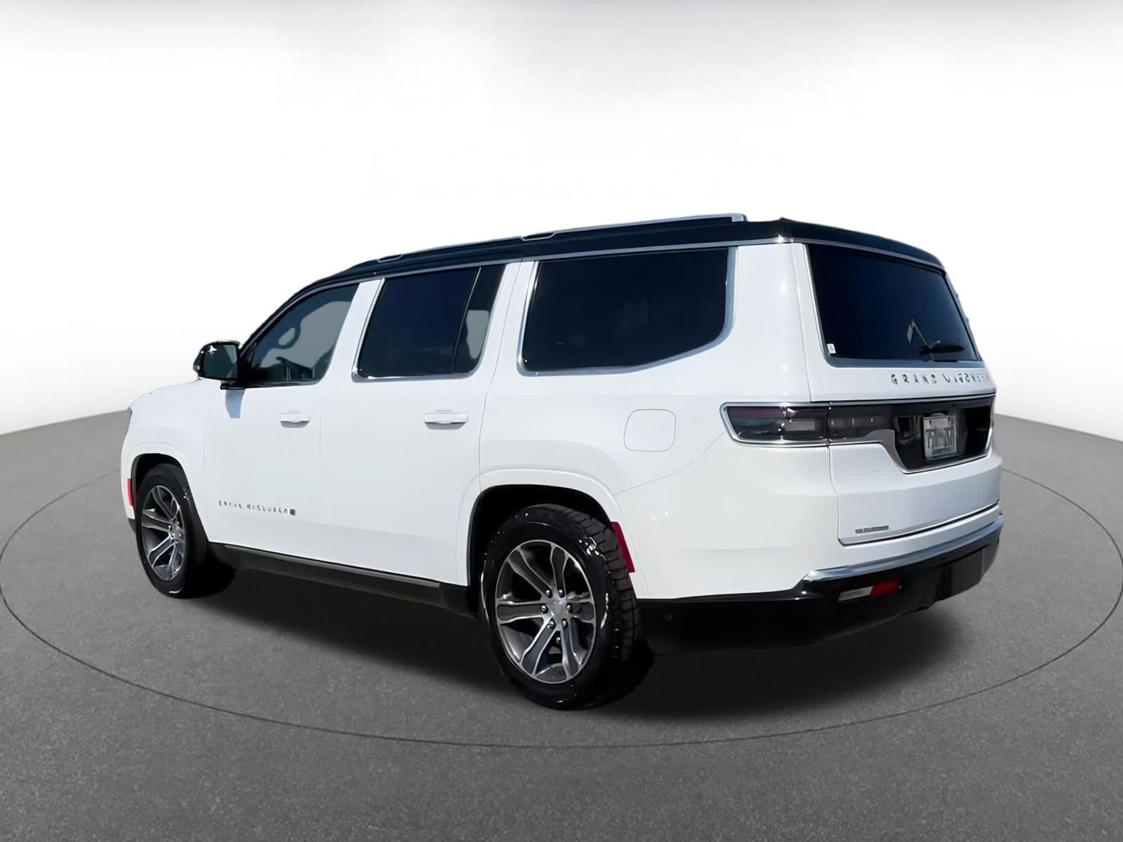Thumbnail: 2023 Jeep Grand Wagoneer - 8
