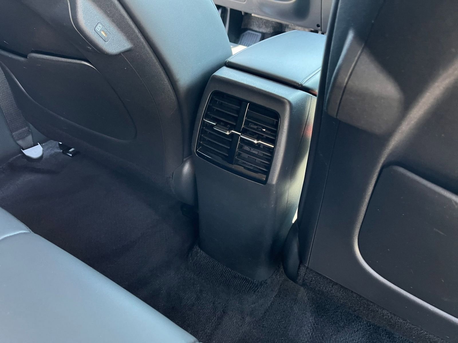 Thumbnail: 2023 Kia Niro - 24