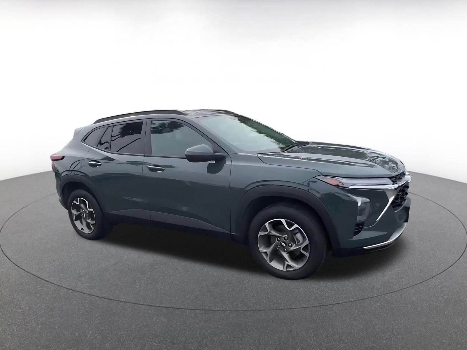 Thumbnail: 2025 Chevrolet Trax - 2