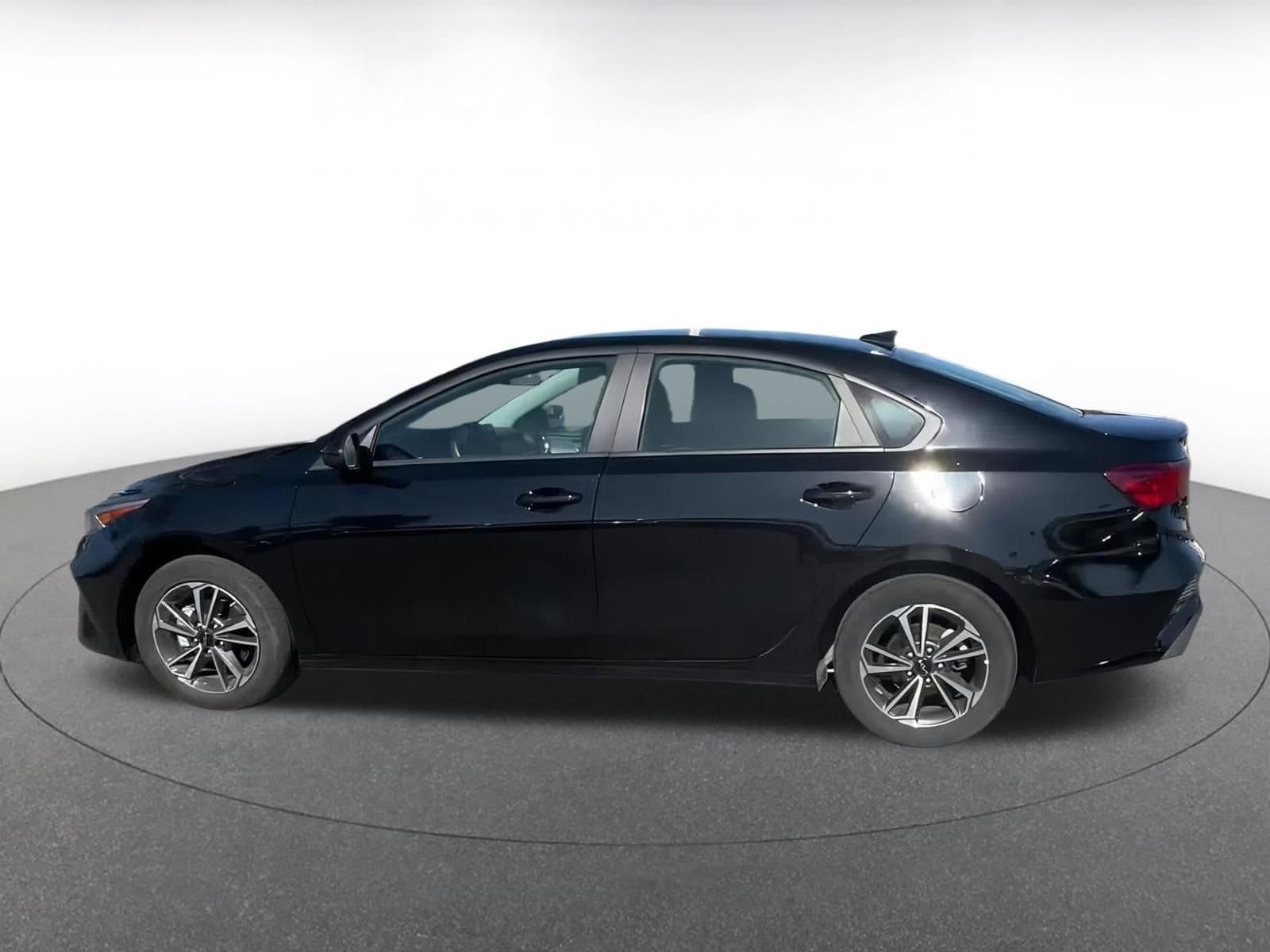 Thumbnail: 2024 Kia Forte - 7