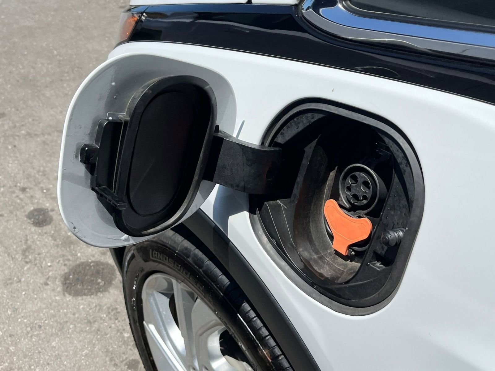 Thumbnail: 2023 Chevrolet Bolt EV - 19