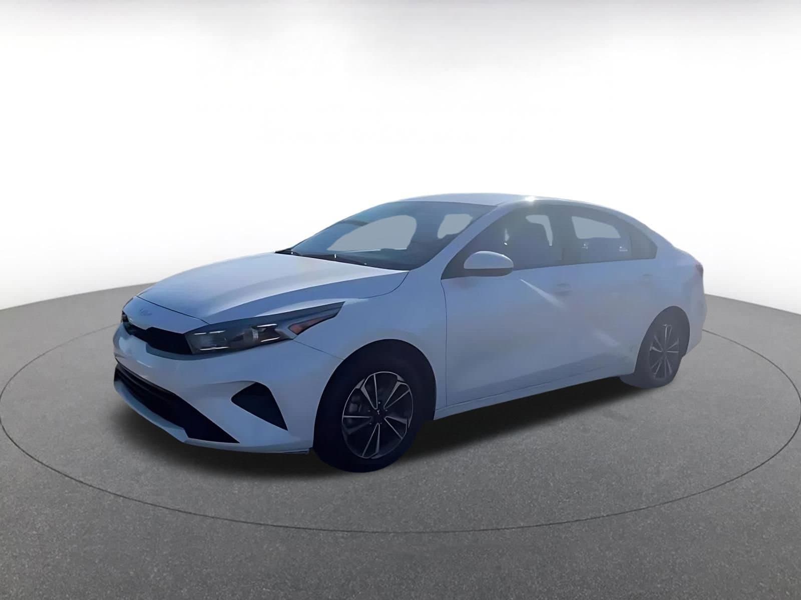 Thumbnail: 2023 Kia Forte - 8