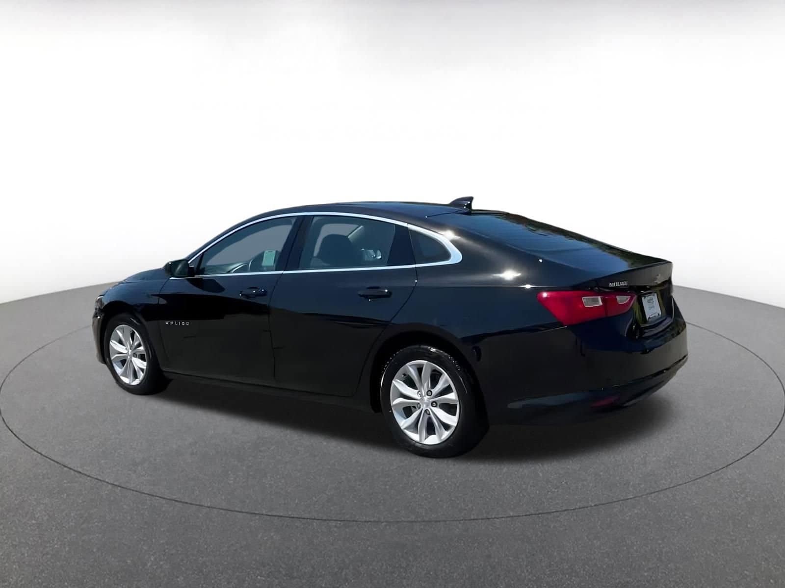 Thumbnail: 2023 Chevrolet Malibu - 8