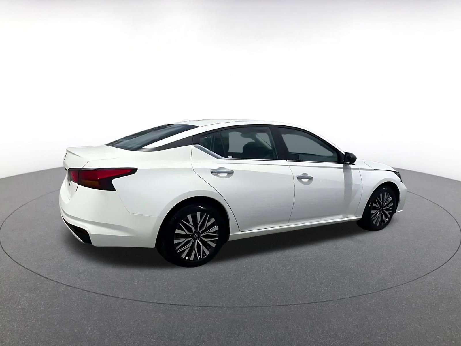 Thumbnail: 2025 Nissan Altima - 15