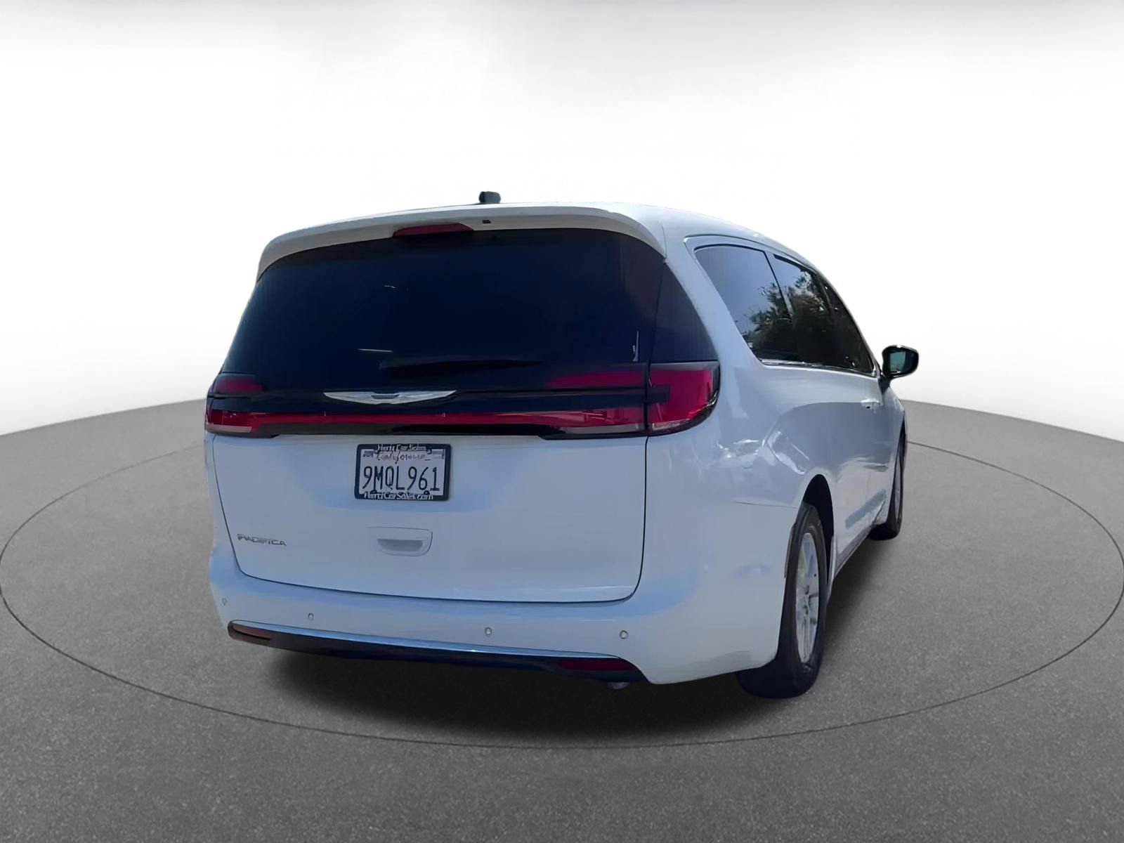 2024 Chrysler Pacifica Touring L 10