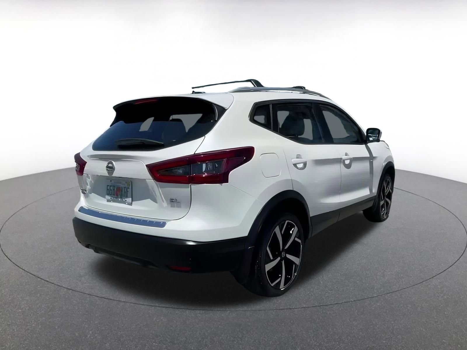 Thumbnail: 2022 Nissan Rogue Sport - 11