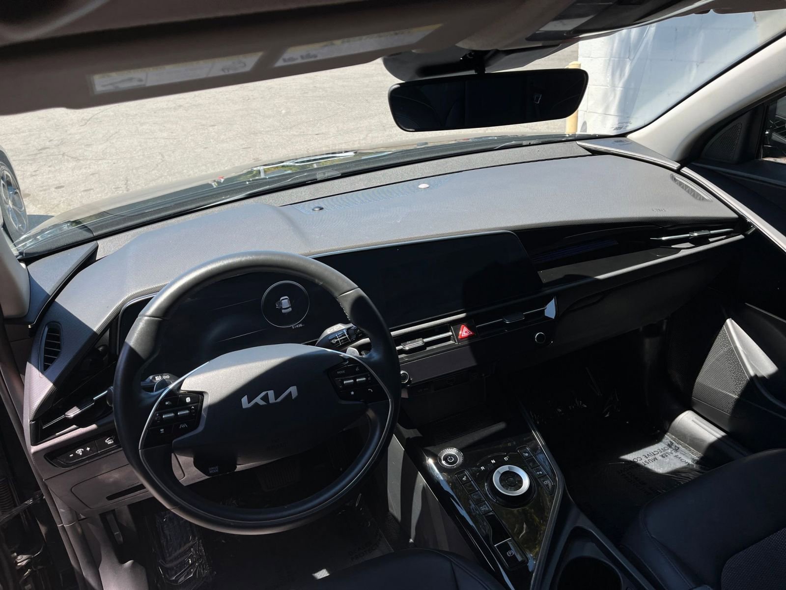 Thumbnail: 2023 Kia Niro - 32