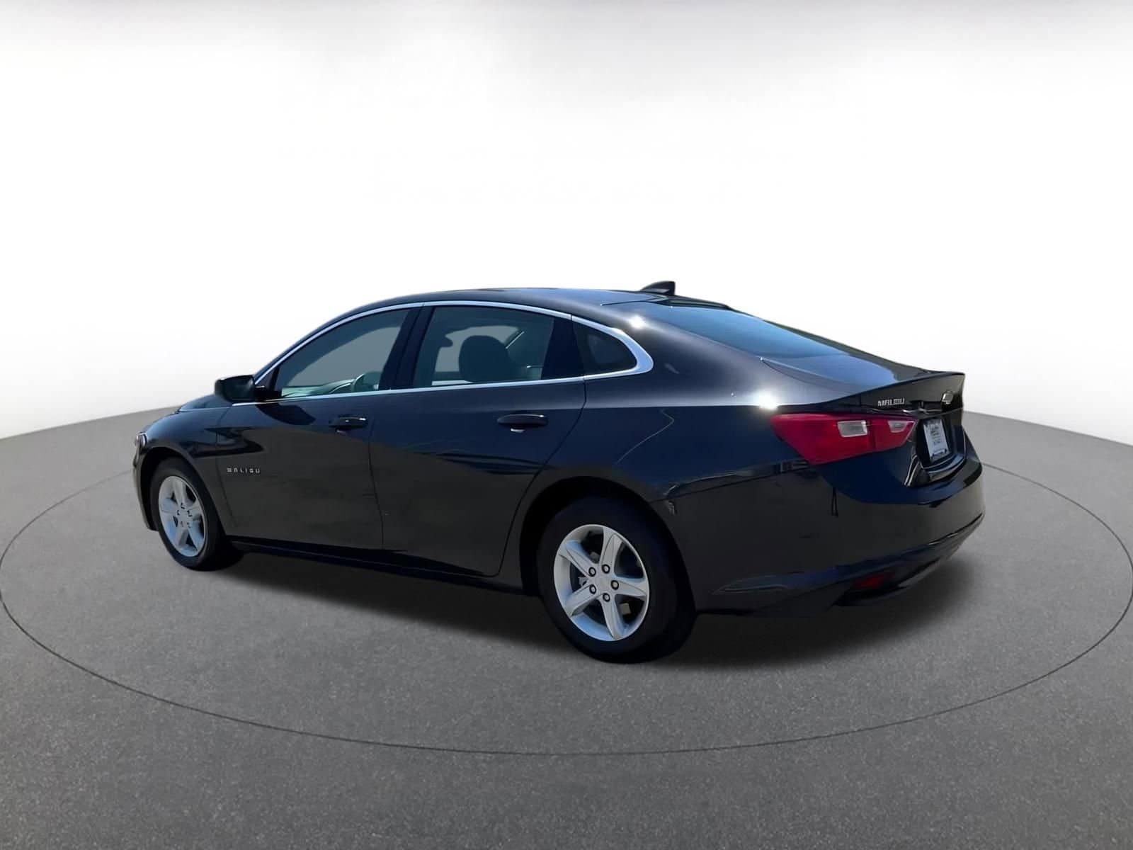 Thumbnail: 2023 Chevrolet Malibu - 10