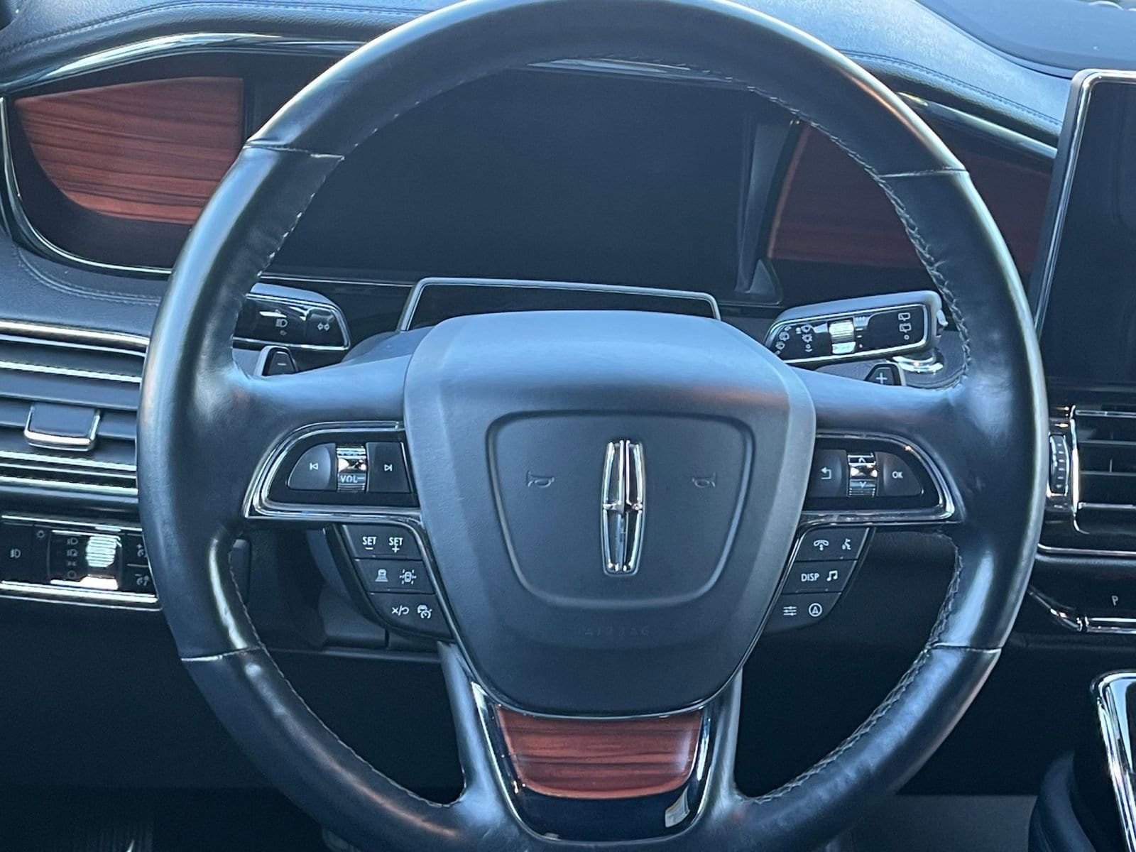 Thumbnail: 2024 Lincoln Navigator L - 28