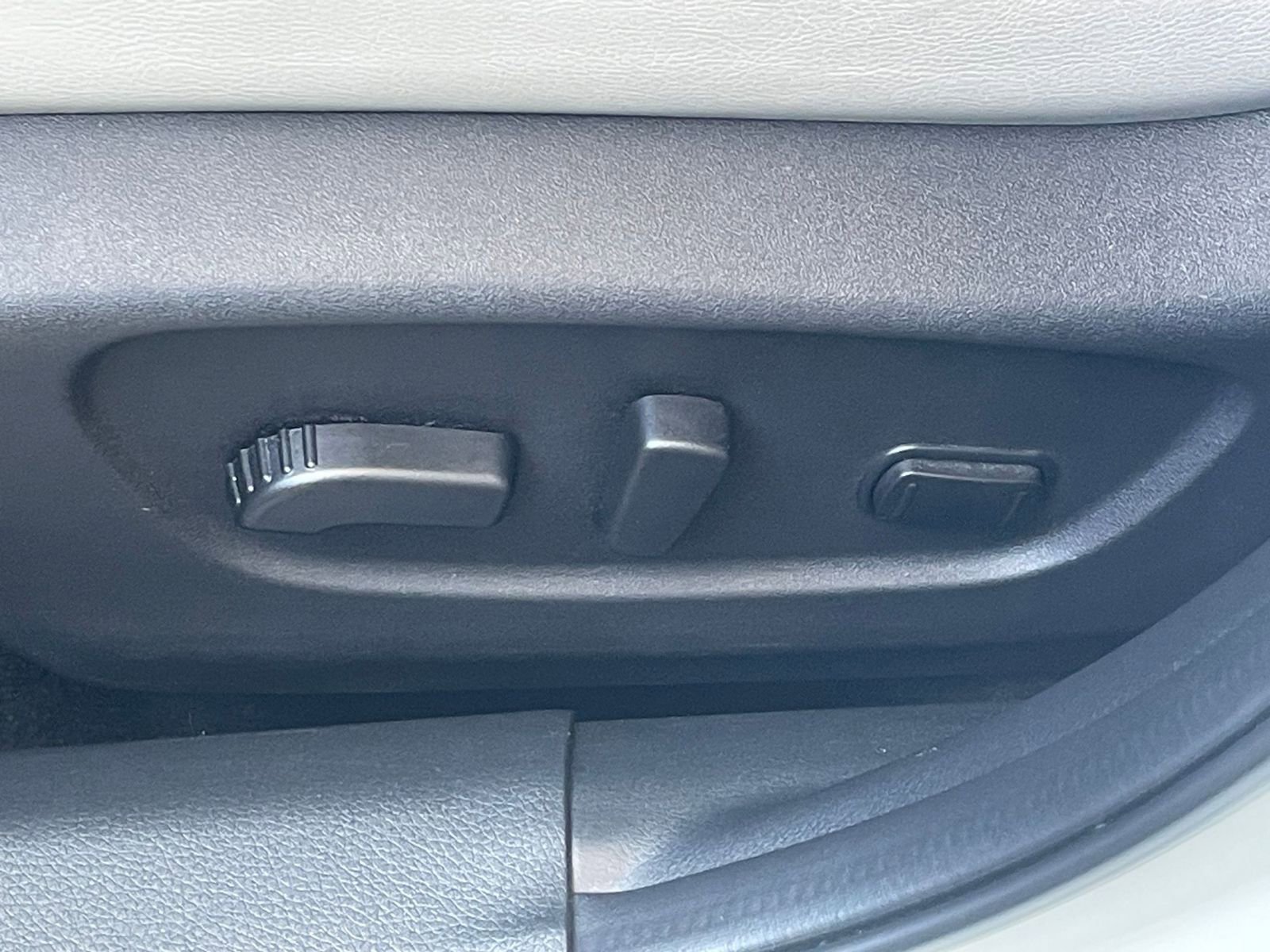 Thumbnail: 2022 Nissan Rogue Sport - 22