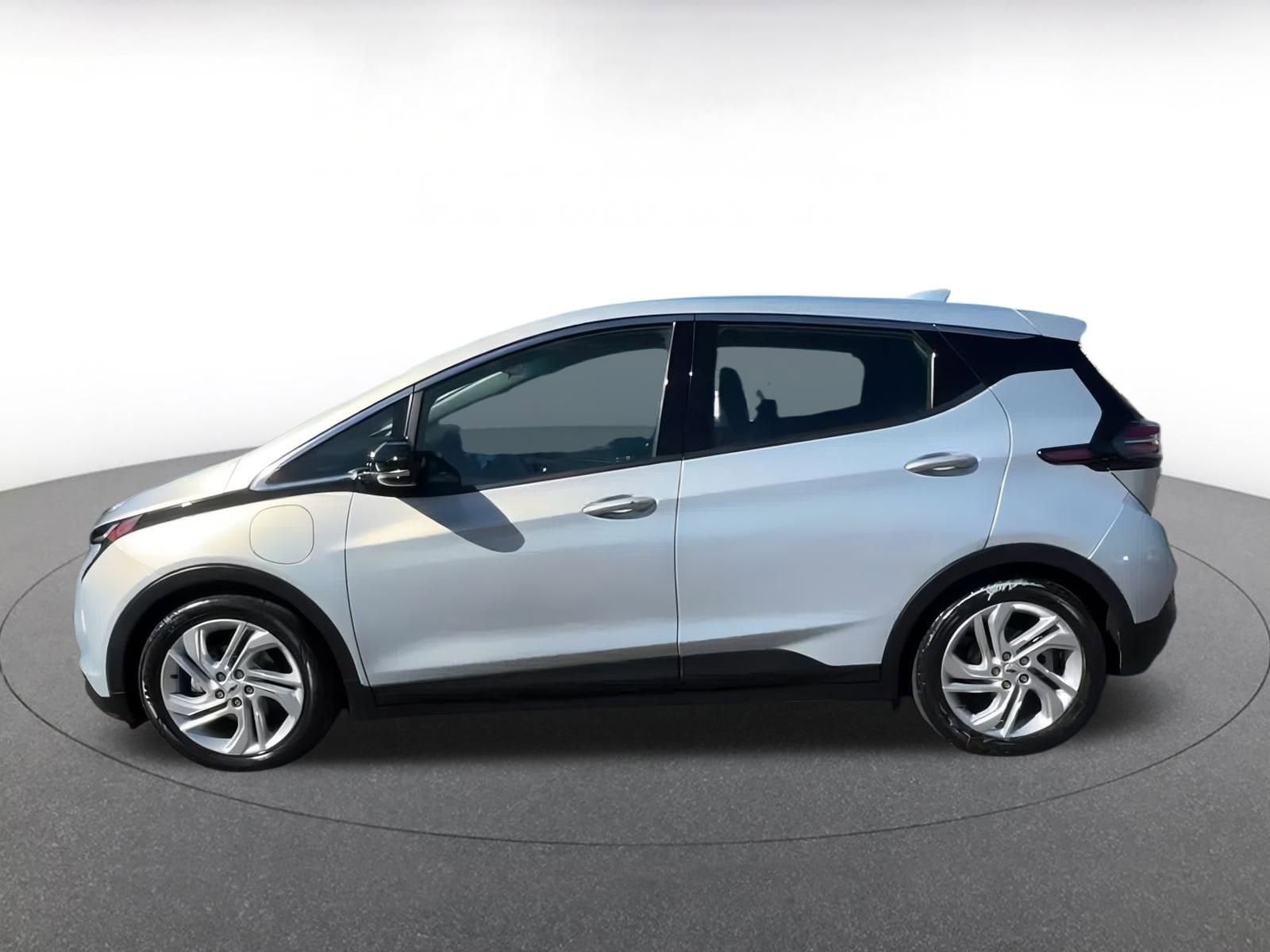 Thumbnail: 2023 Chevrolet Bolt EV - 9