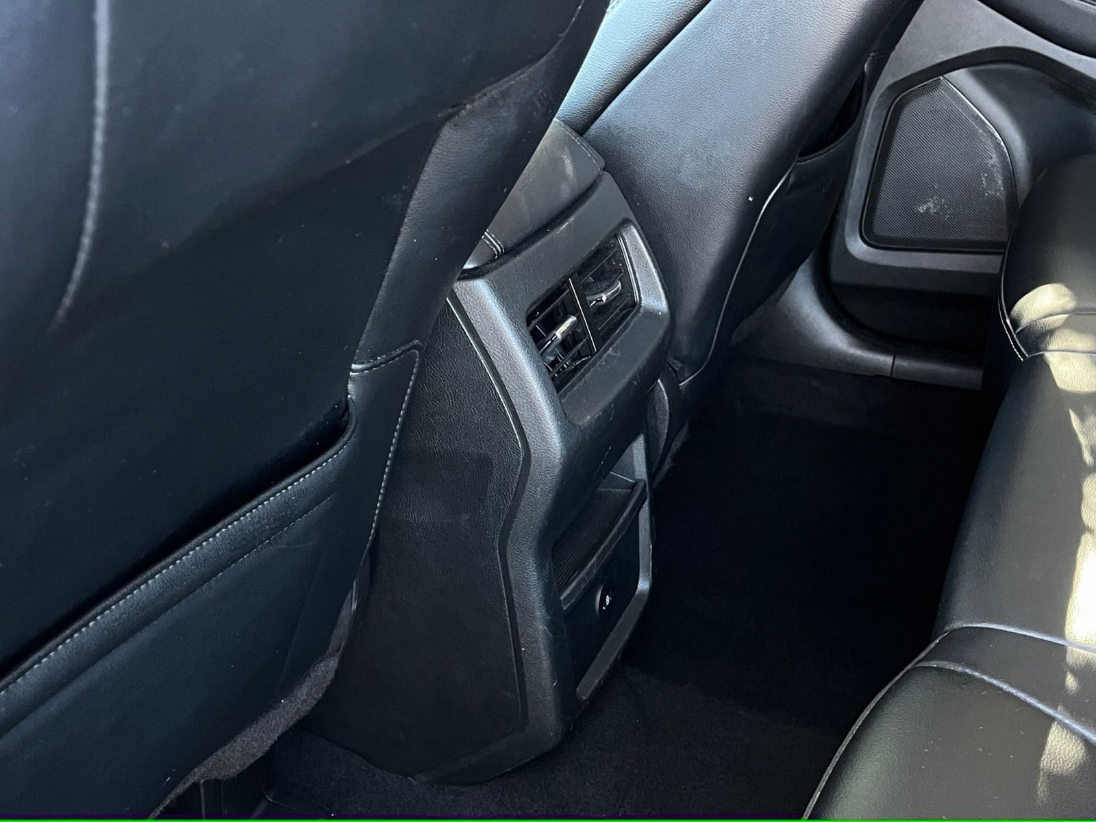 Thumbnail: 2023 Ford Edge - 20