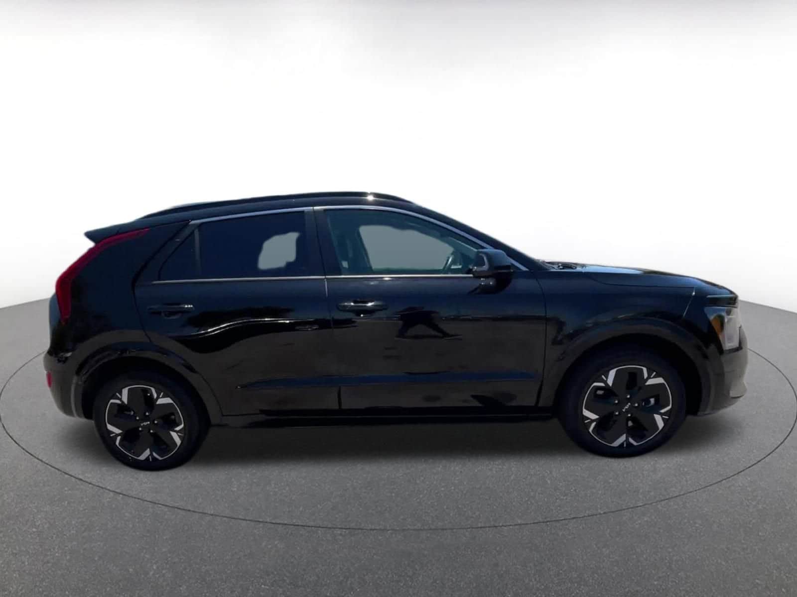 Thumbnail: 2023 Kia Niro - 13