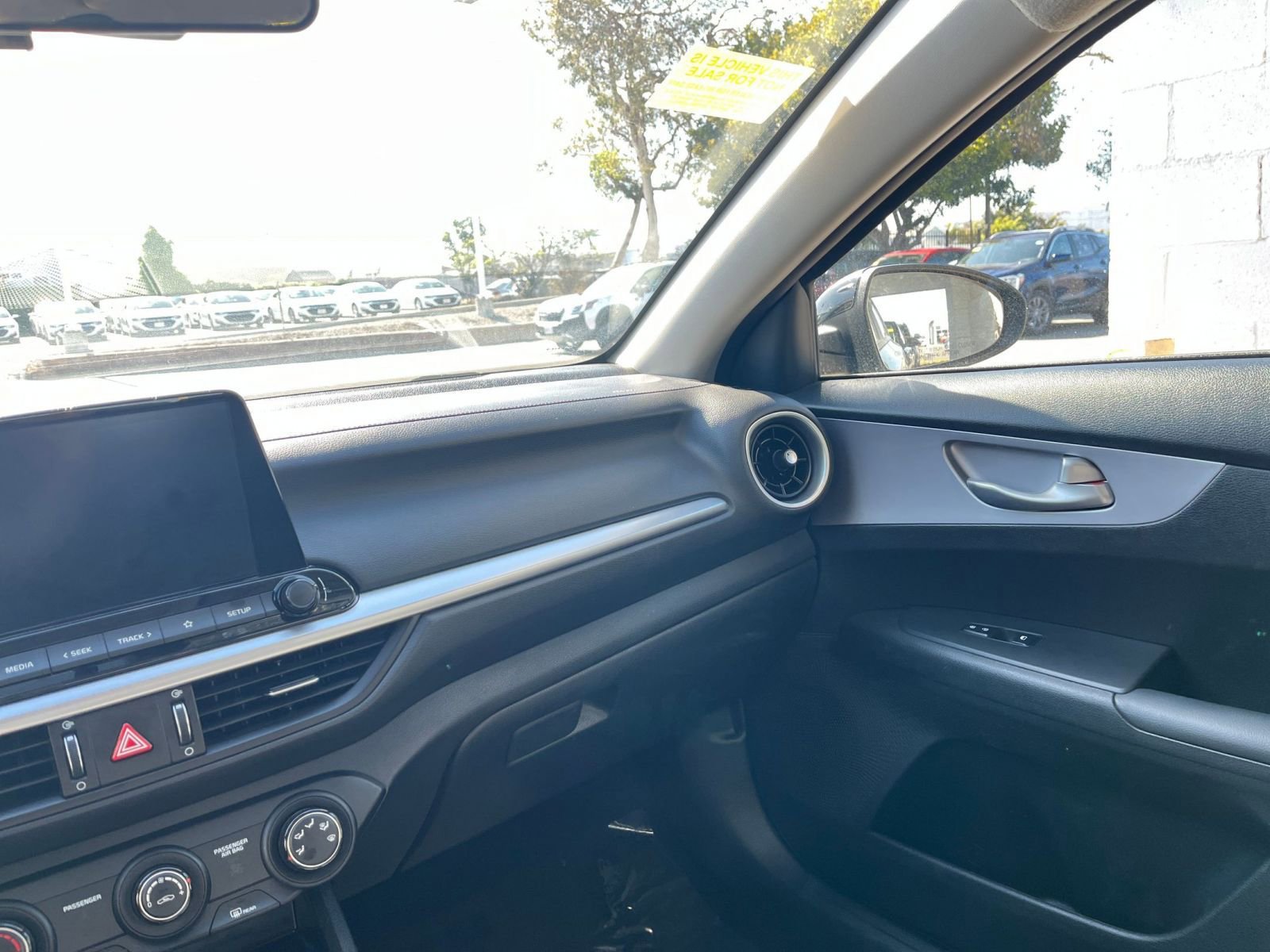 Thumbnail: 2024 Kia Forte - 30