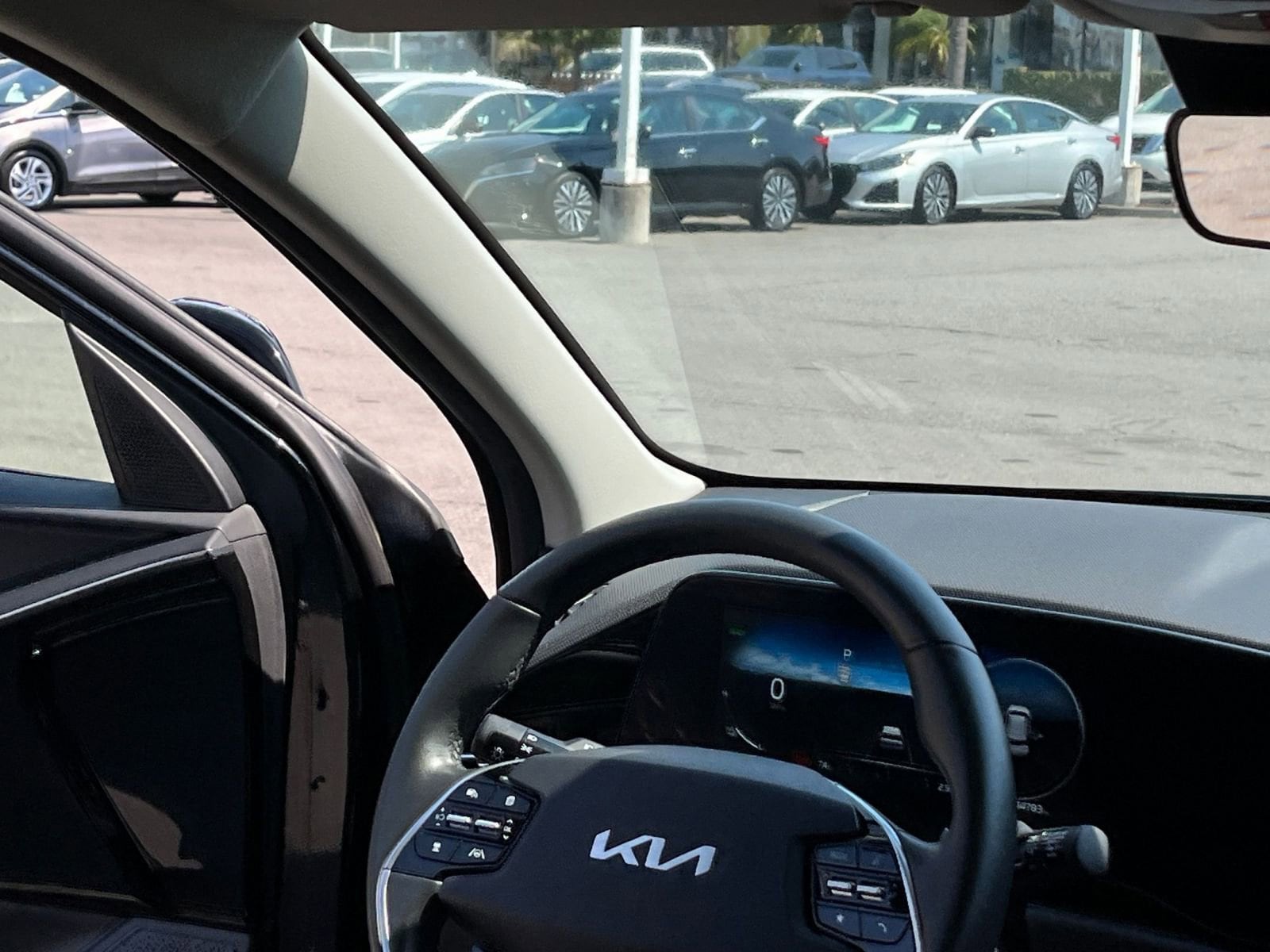 Thumbnail: 2023 Kia Niro - 33