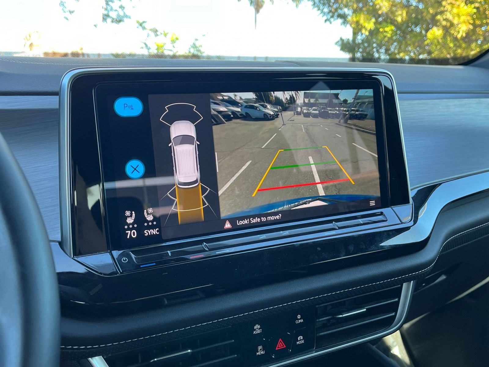 Thumbnail: 2025 Volkswagen Atlas - 17