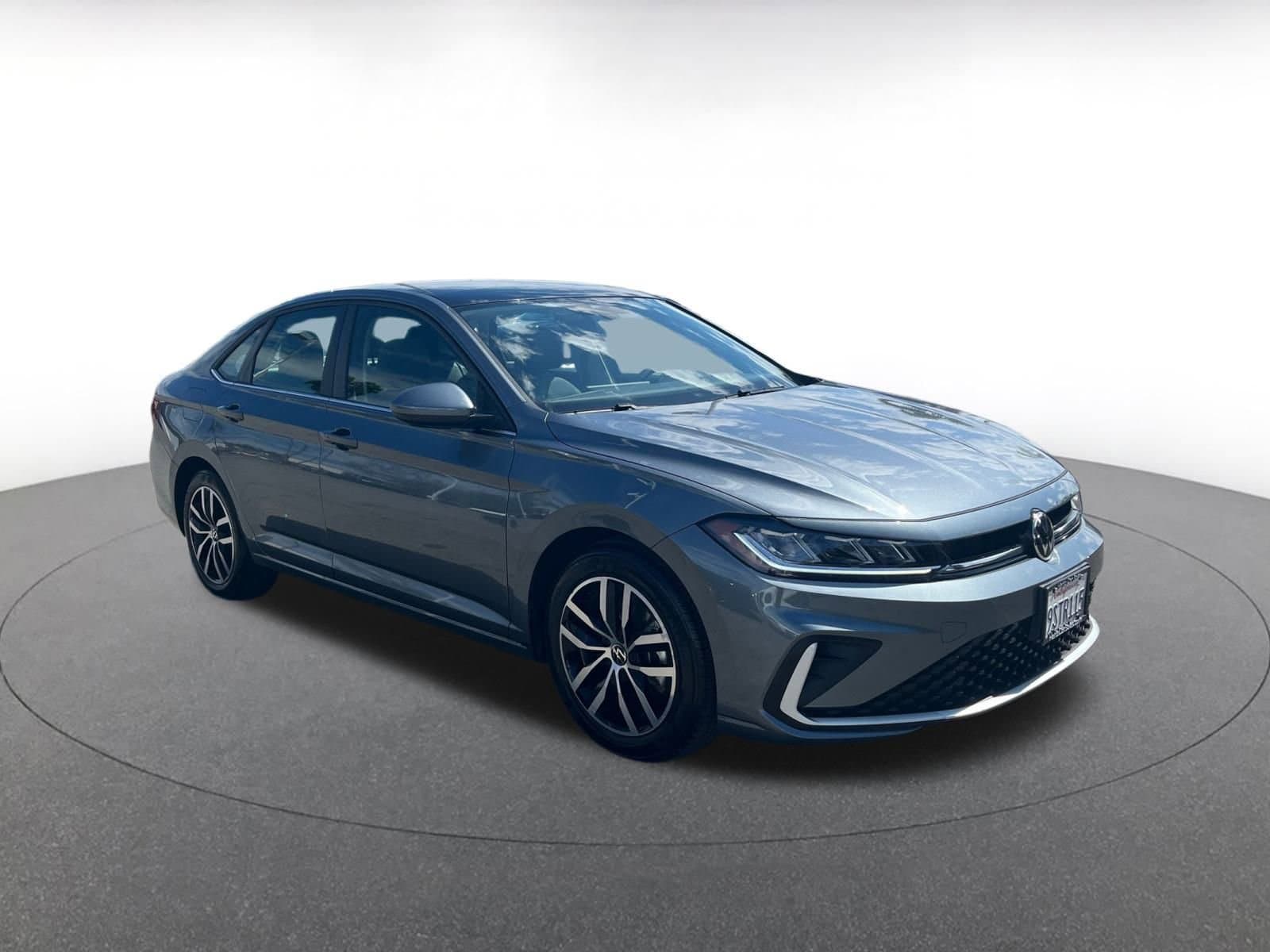 Thumbnail: 2025 Volkswagen Jetta - 1