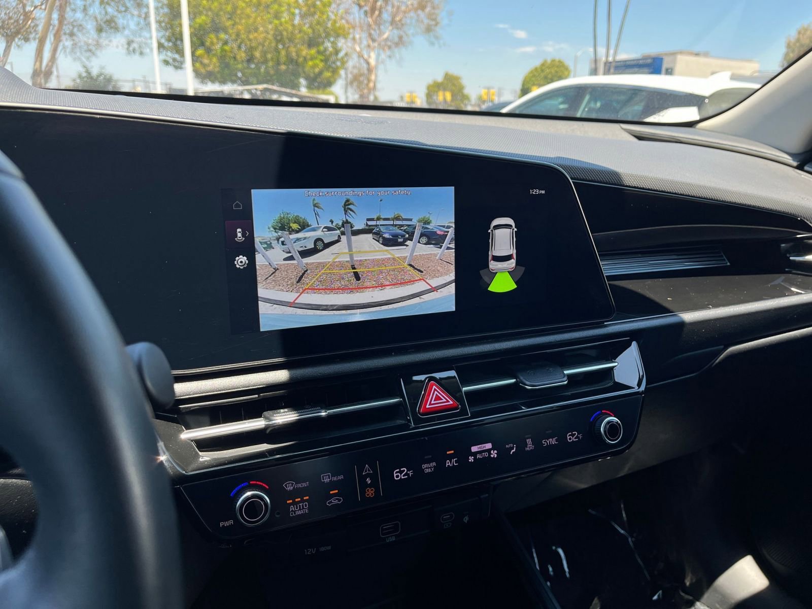 Thumbnail: 2023 Kia Niro - 14