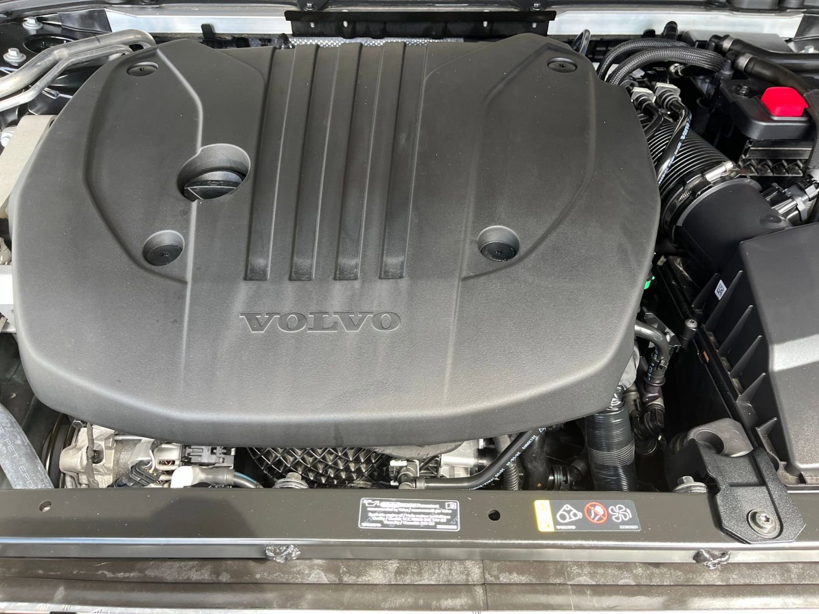 Thumbnail: 2025 Volvo S60 - 32