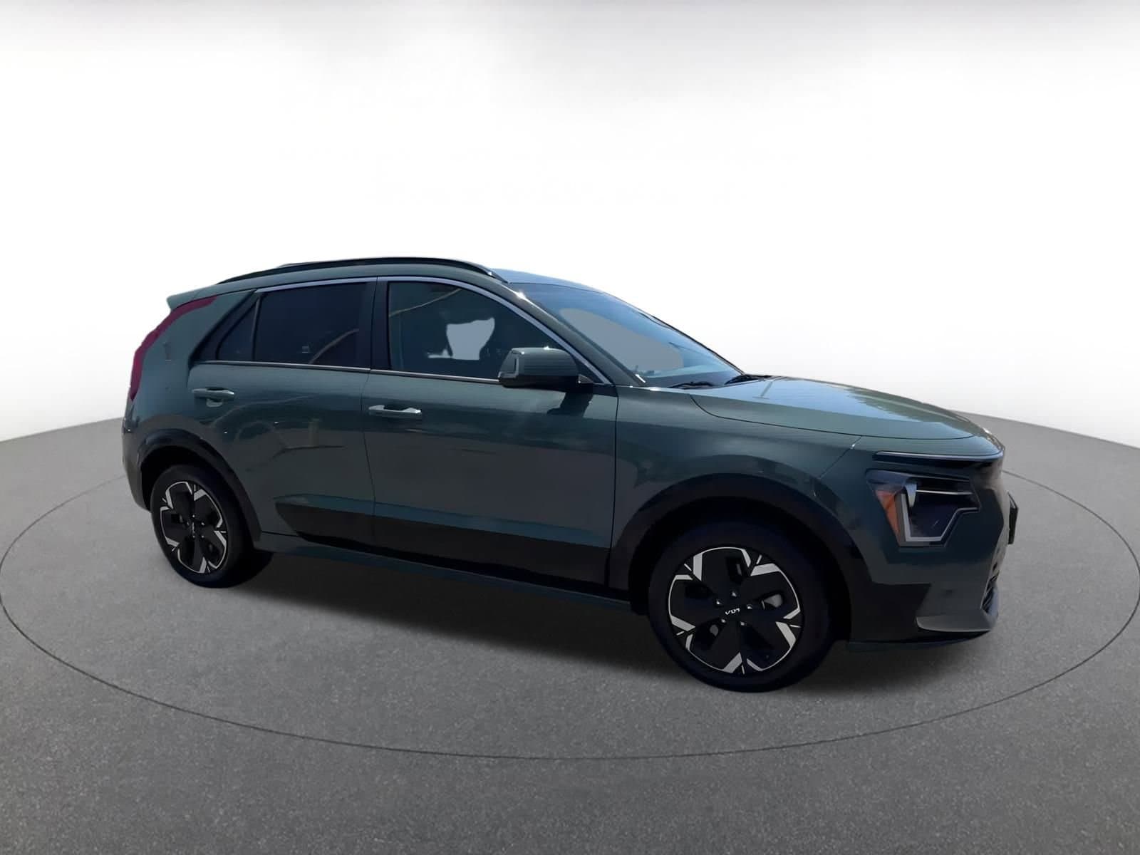 Thumbnail: 2023 Kia Niro - 2