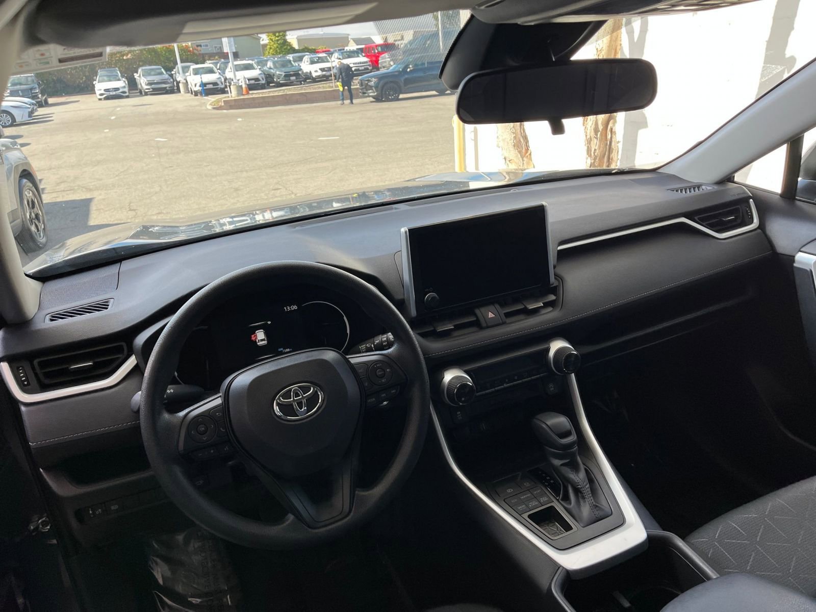 Thumbnail: 2025 Toyota RAV4 - 33