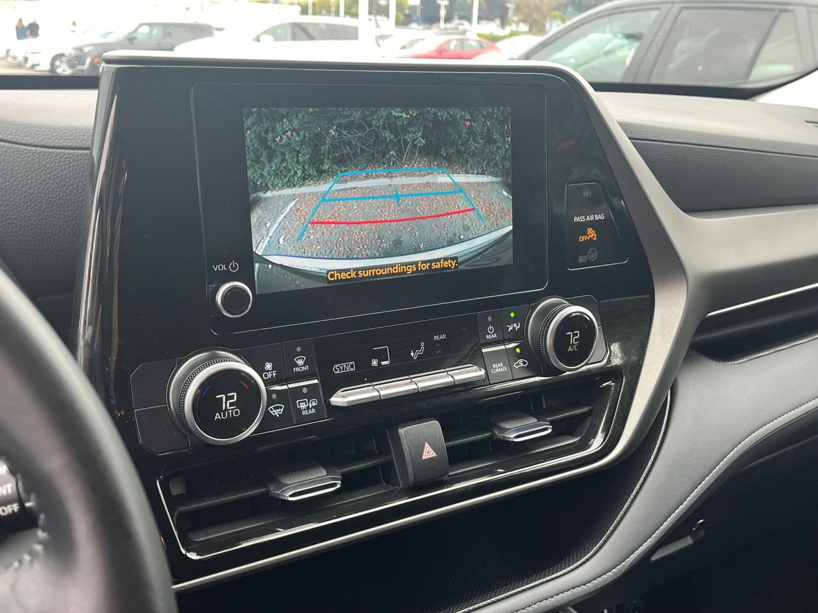 Thumbnail: 2025 Toyota Highlander - 25