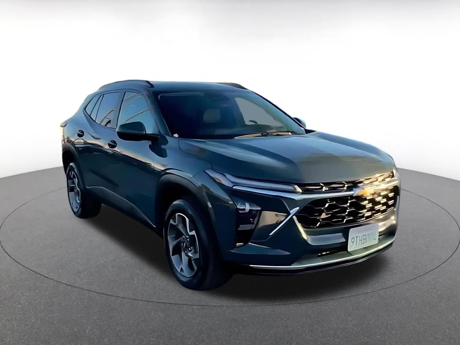 Thumbnail: 2025 Chevrolet Trax - 3