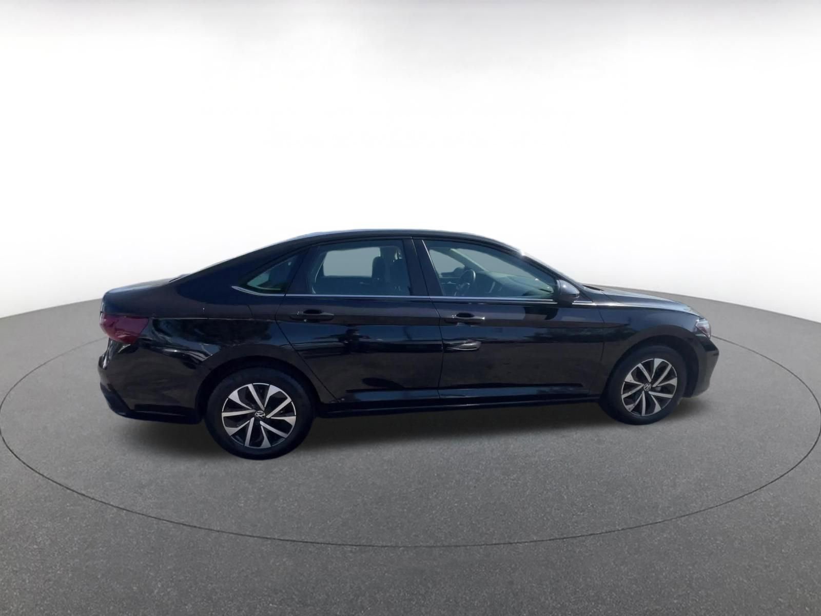 Thumbnail: 2024 Volkswagen Jetta - 16