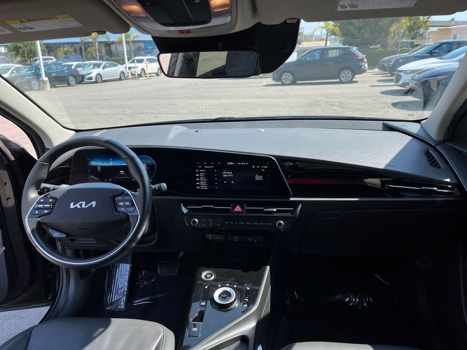 Thumbnail: 2023 Kia Niro - 32