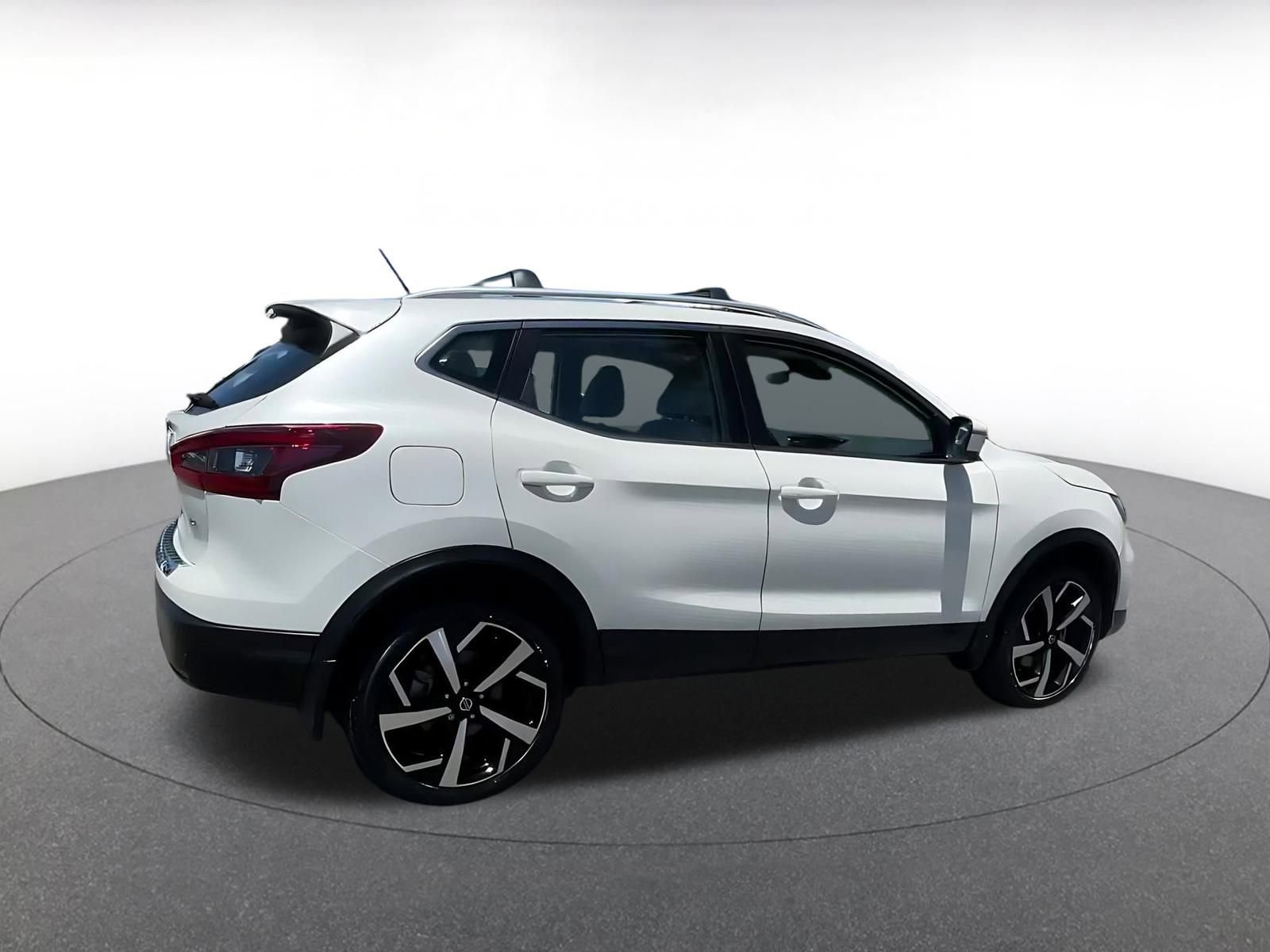 Thumbnail: 2022 Nissan Rogue Sport - 15