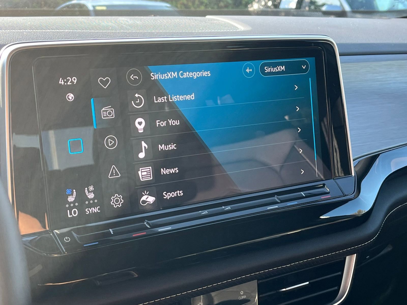 Thumbnail: 2025 Volkswagen Atlas - 21