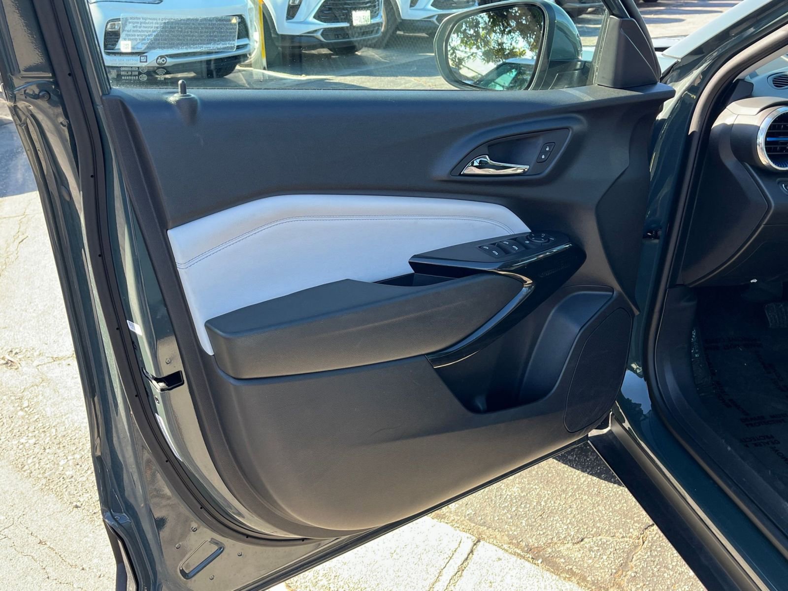 Thumbnail: 2025 Chevrolet Trax - 18